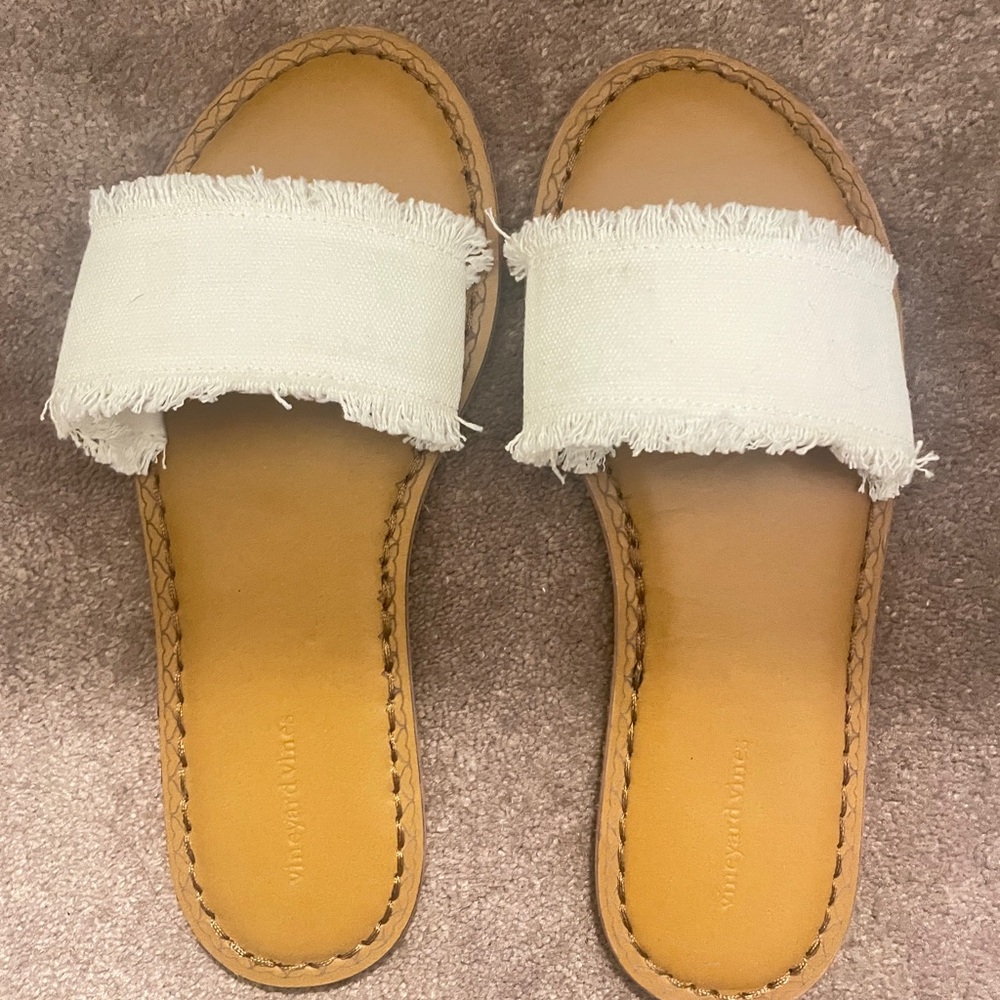 Vineyard Vines sandals size 8
